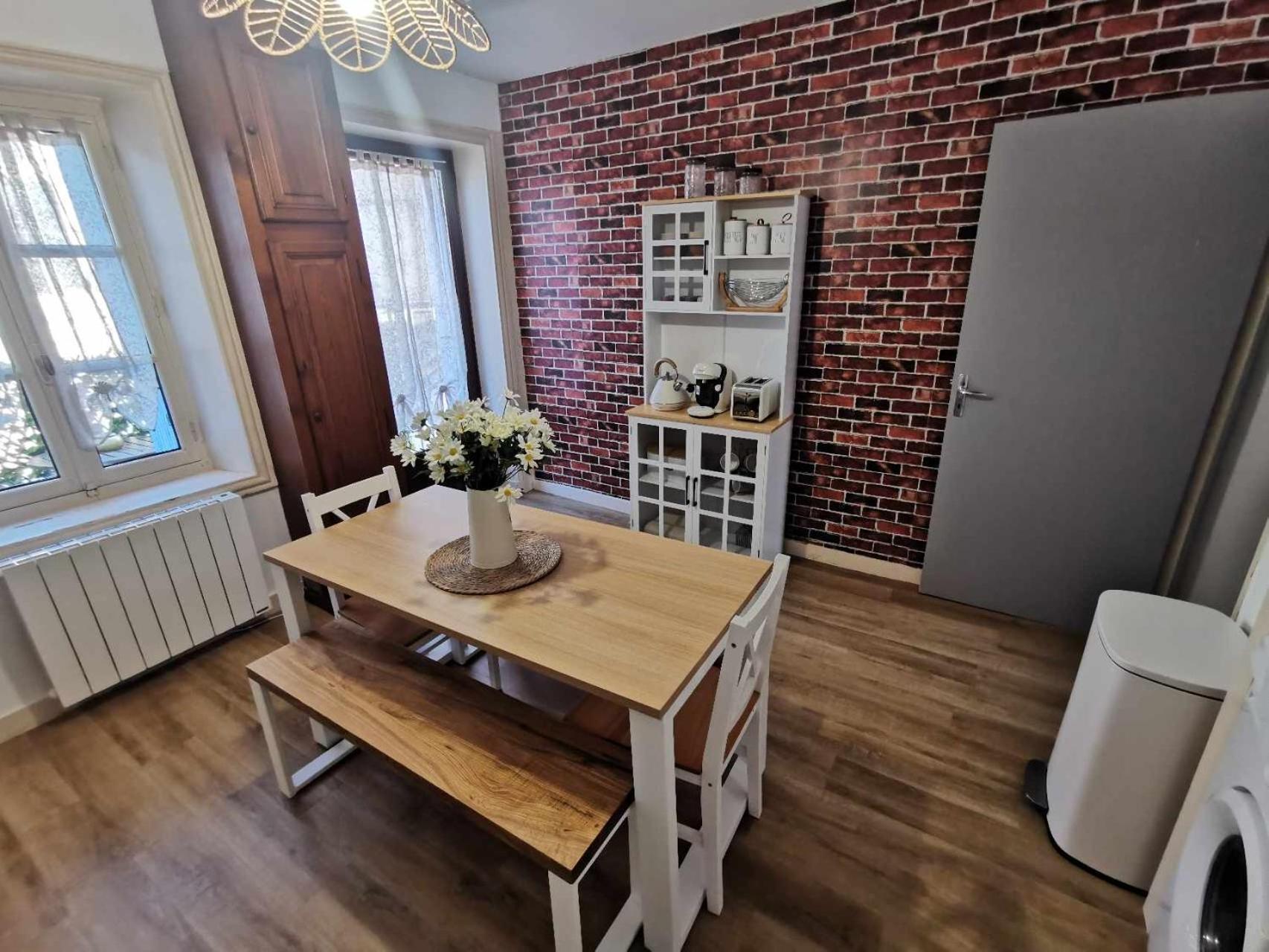 Bel Appartement De 1 A 7 Personnes Ambert Exterior foto